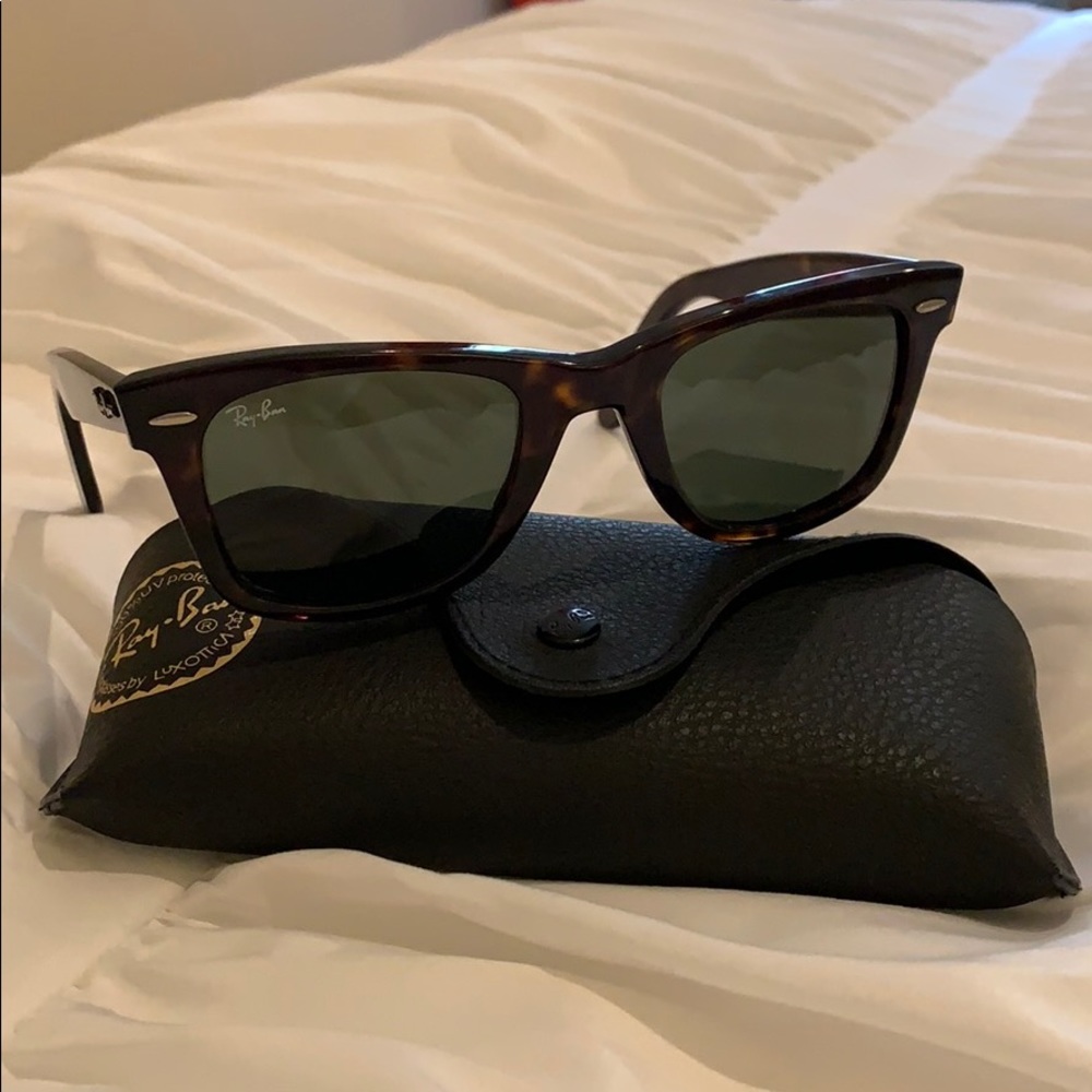 Ray Ban tortoise wayfarer sunglasses